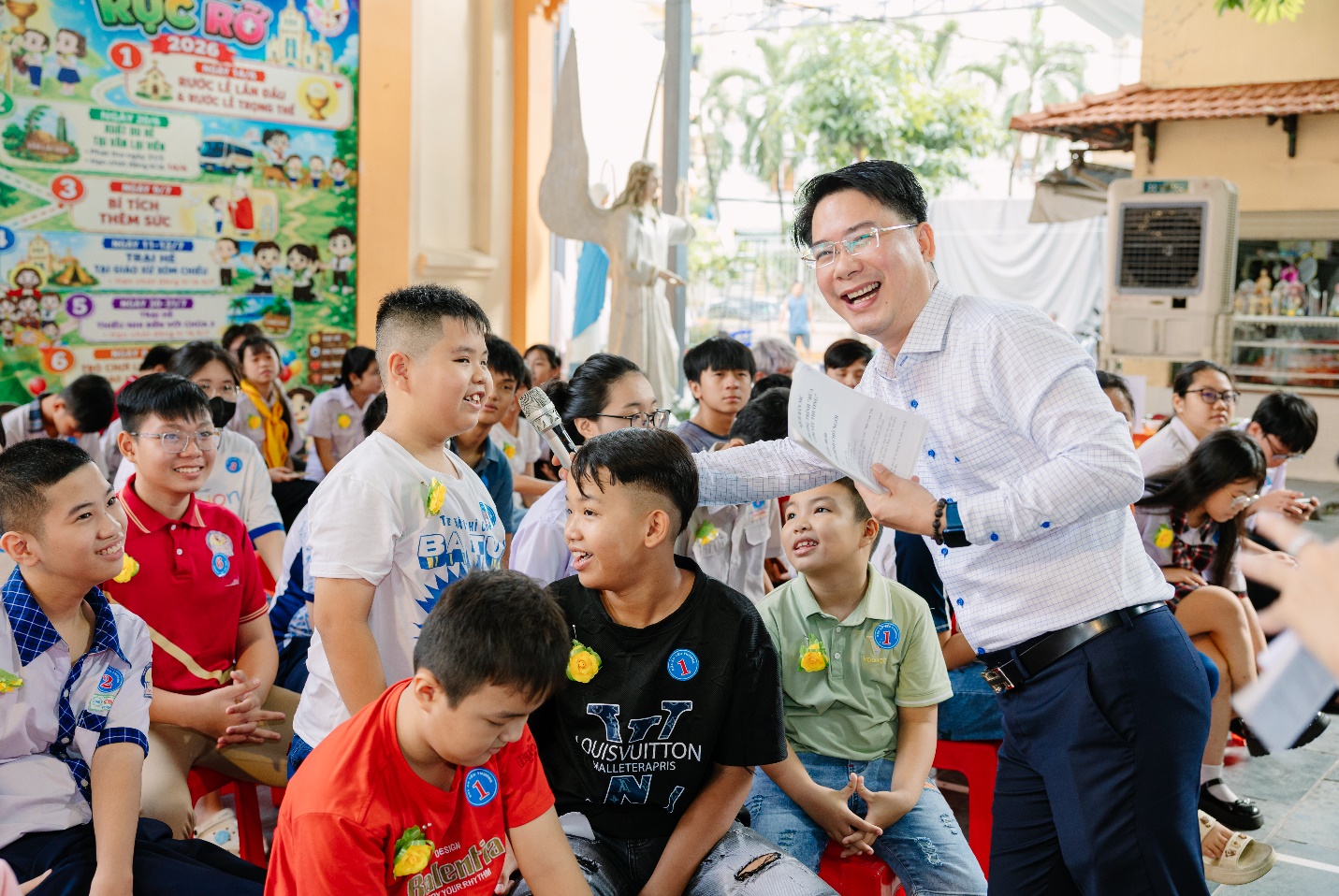 Thành phố nghĩa tình, nhìn từ những xóm đạo, dòng tu